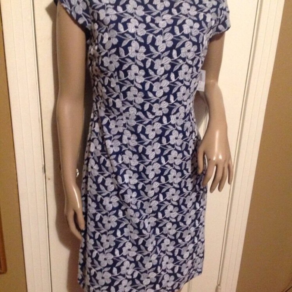 Women's Embroidered Old Navy Blue Dress Size 2